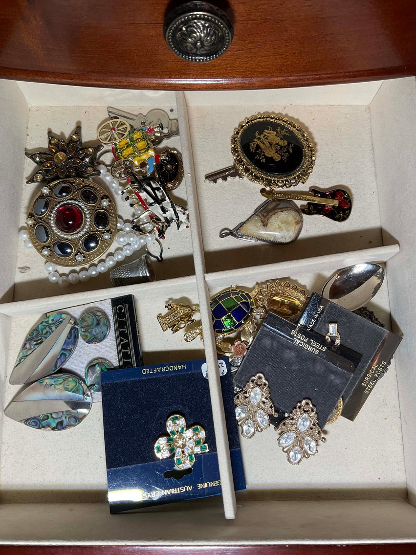 Image for Complete contents of a home in Erwin selling in an online absolute auction!