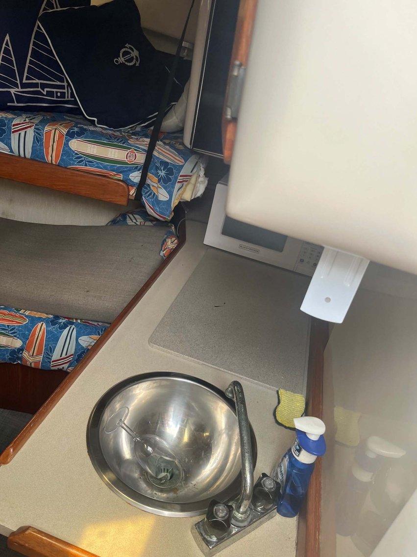 Image for Mid 90s Luhrs 29 Open Sportfisher