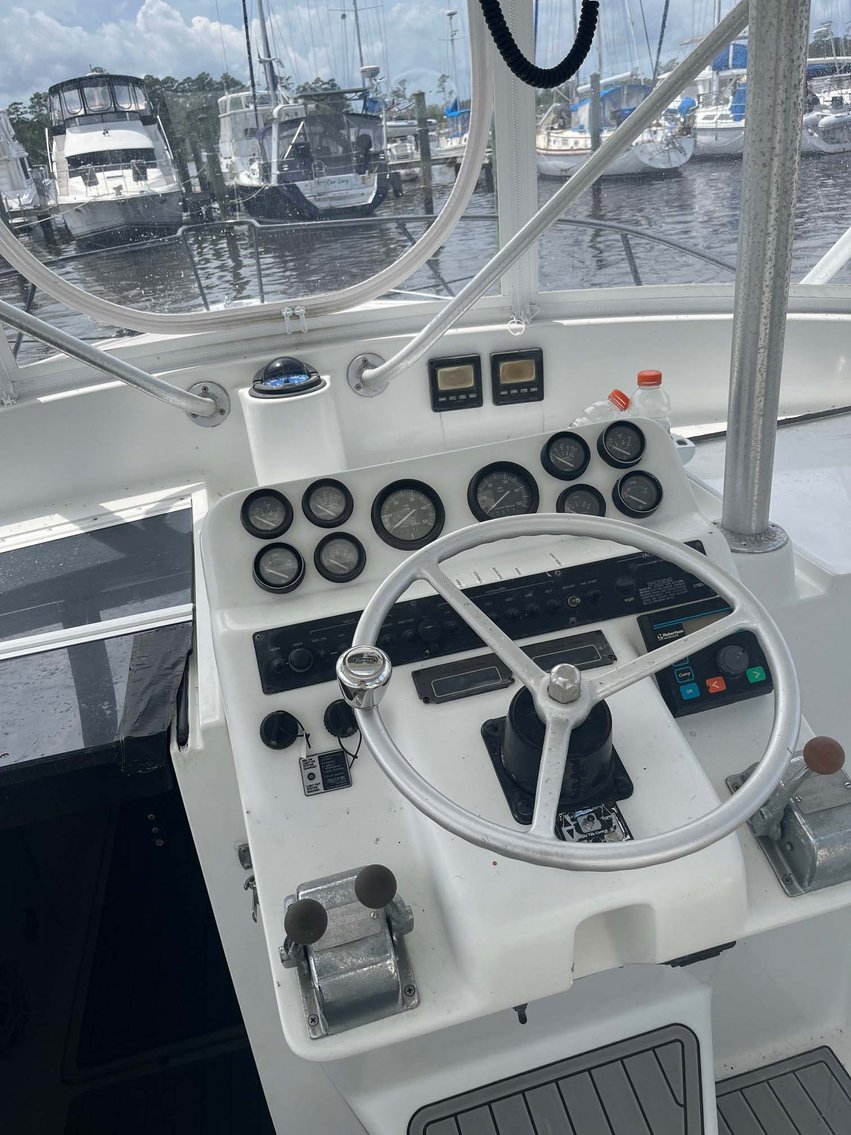 Image for Mid 90s Luhrs 29 Open Sportfisher