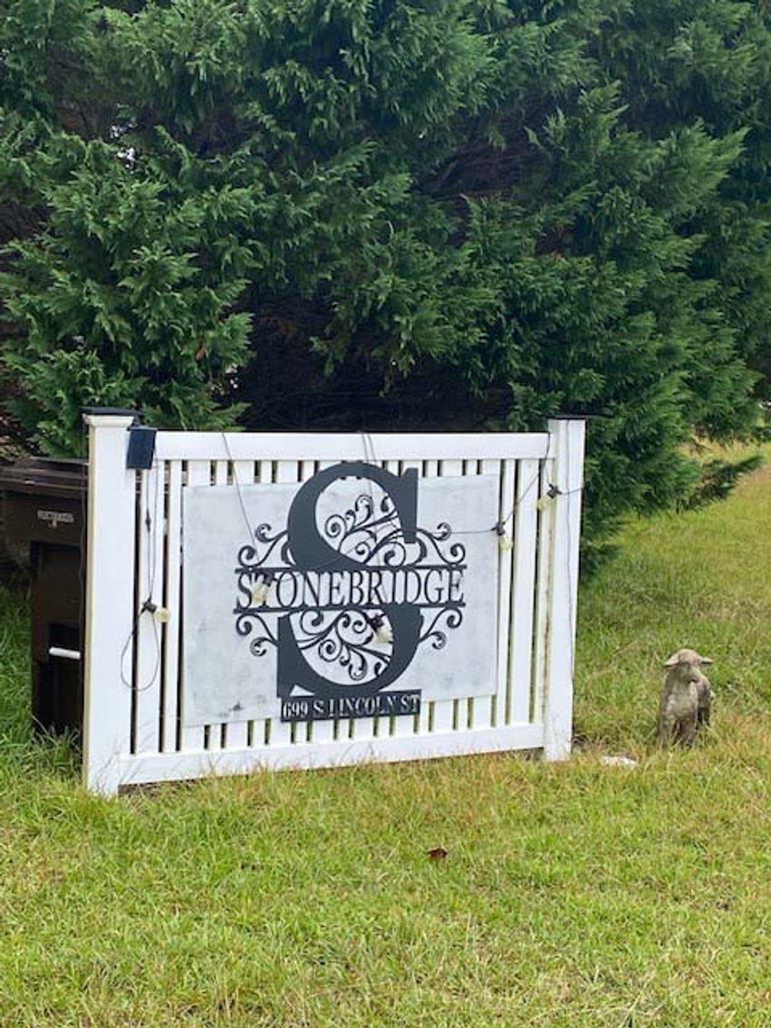 Image for 2.5+ acres and a Gorgeous Venue with Tons of Potential!