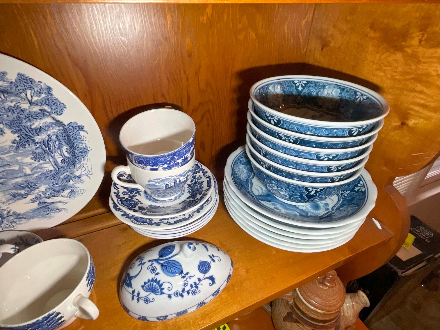 Image for Huge Collection of Furniture, Glassware and lots more Selling Absolute in this Online Only Auction Event!