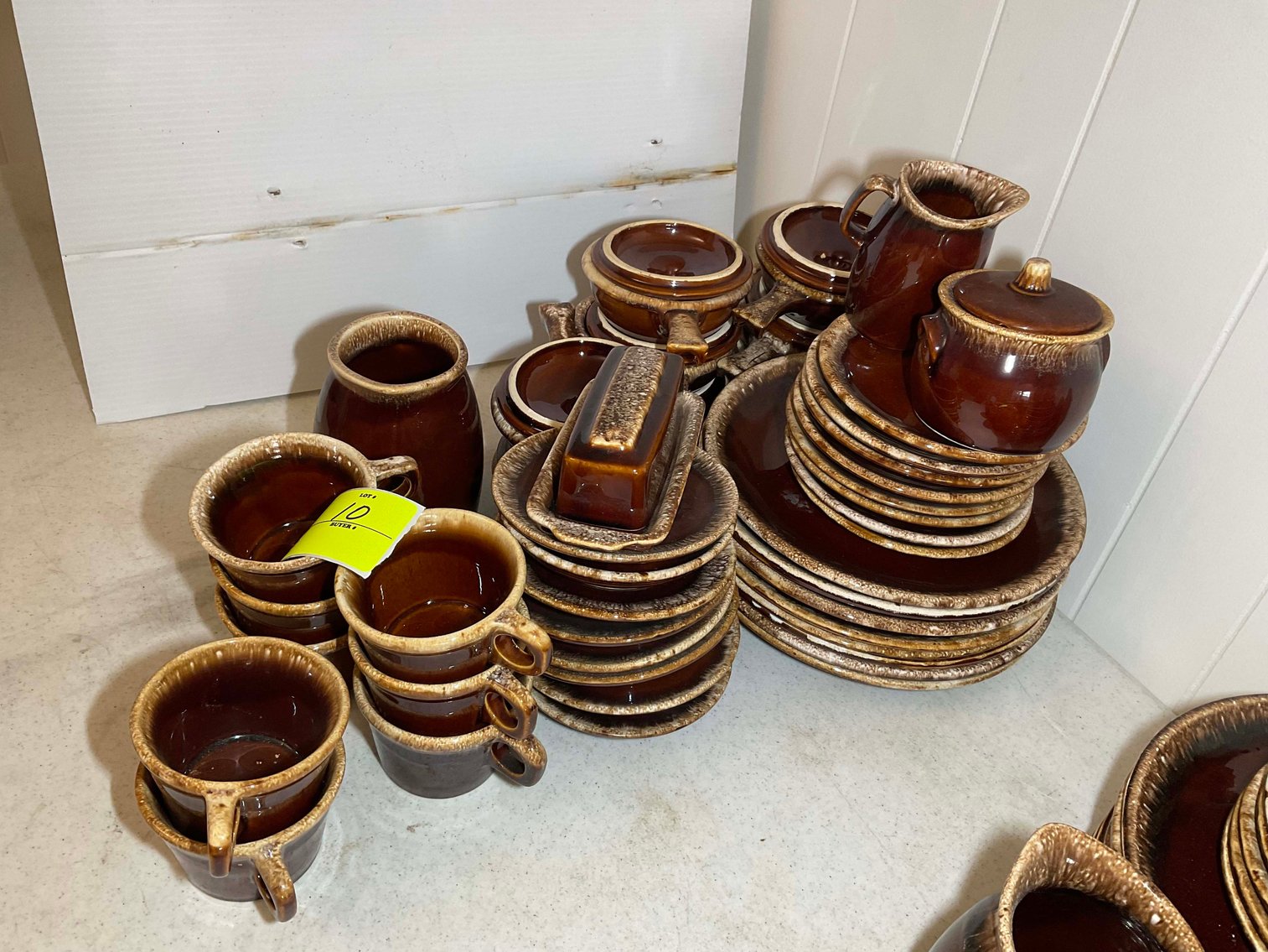 Image for Round 4 of the Huge Collection of Glassware and lots more Selling Absolute in this Online Only Auction Event!