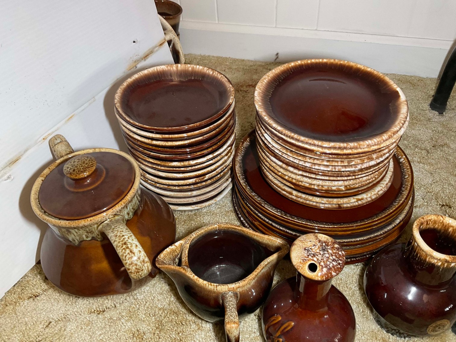 Image for Round 4 of the Huge Collection of Glassware and lots more Selling Absolute in this Online Only Auction Event!