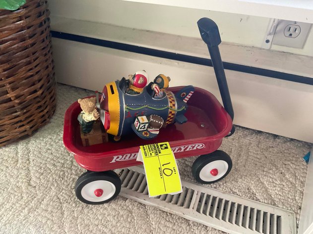 Image for Huge Online Only Auction for the Leo and Joyce Burkett Estate (deceased) with Lots of Doll Houses and Doll House items!