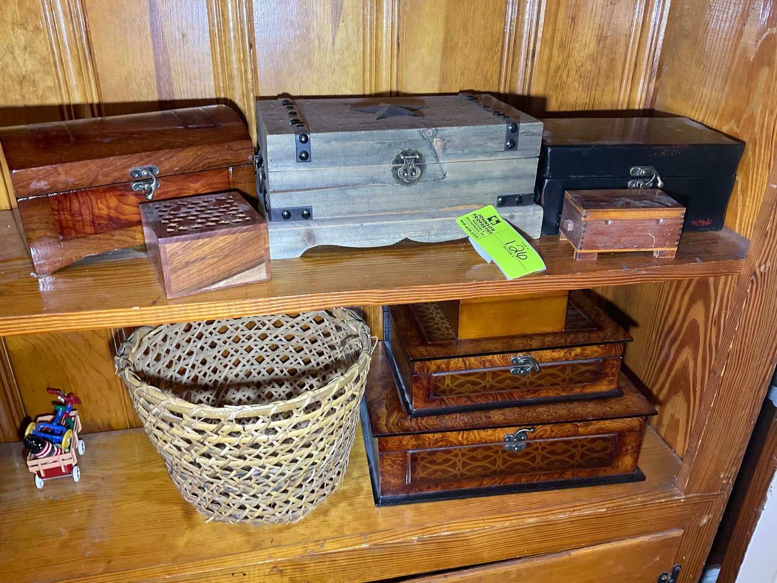 Image for Huge Online Only Auction for the Leo and Joyce Burkett Estate (deceased) with Lots of Doll Houses and Doll House items!