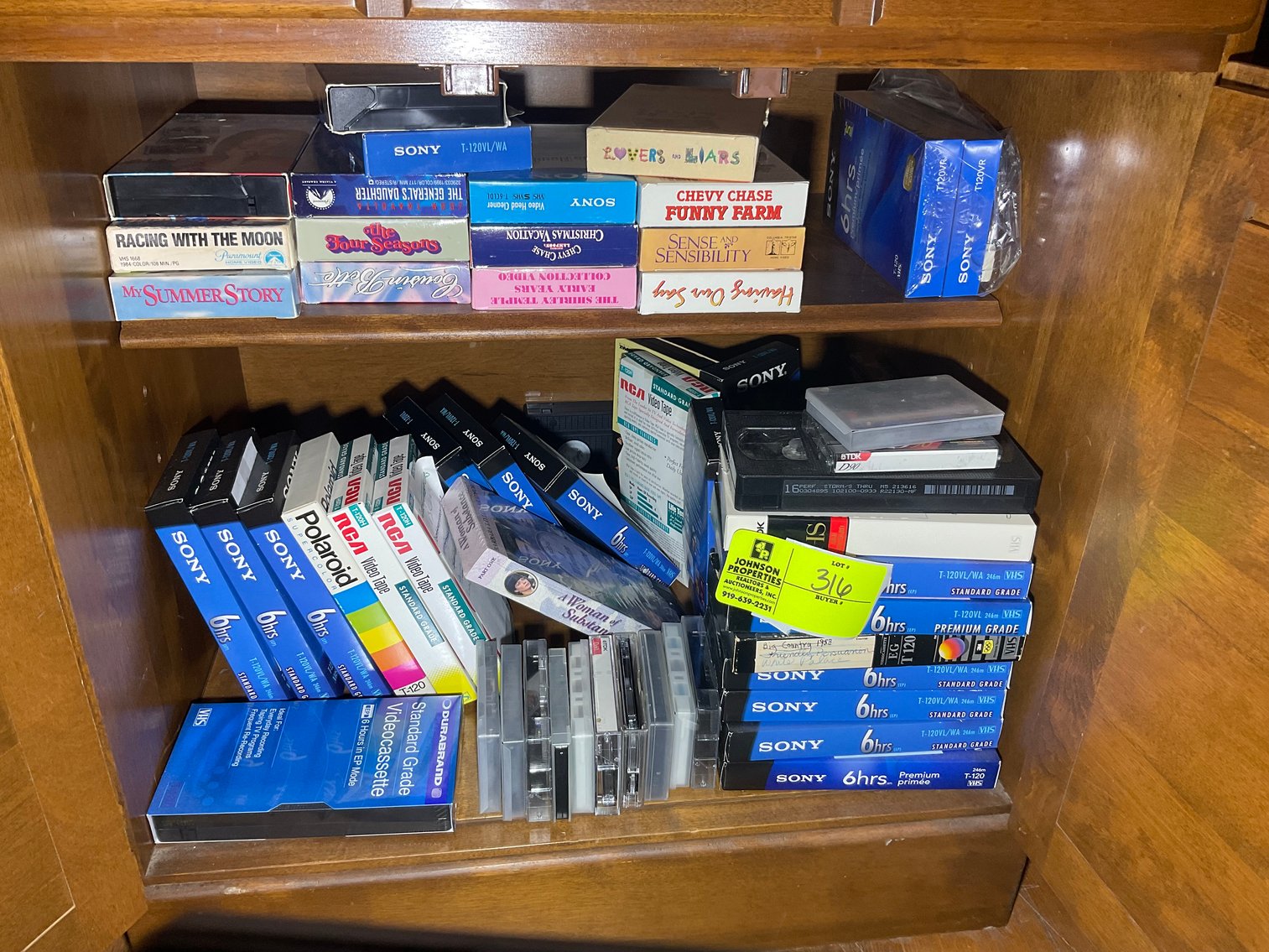 Image for Huge Online Only Auction for the Leo and Joyce Burkett Estate (deceased) with Lots of Doll Houses and Doll House items!