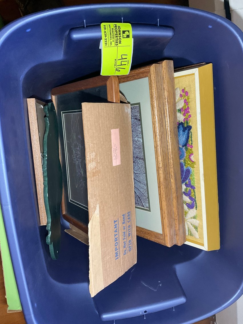 Image for Huge Online Only Auction for the Leo and Joyce Burkett Estate (deceased) with Lots of Doll Houses and Doll House items!