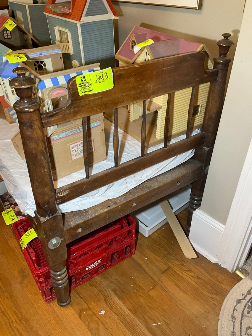 Image for Huge Online Only Auction for the Leo and Joyce Burkett Estate (deceased) with Lots of Doll Houses and Doll House items!