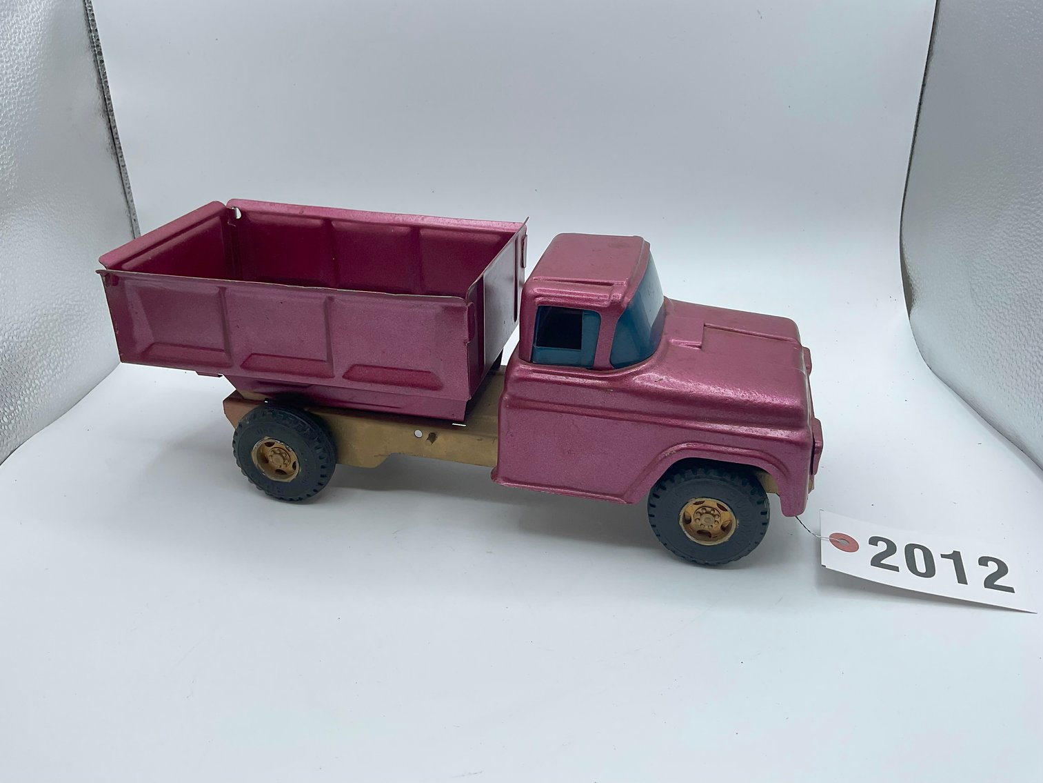 Image for Vintage Tin and Metal Toys and Handmade Knives Online Only Auction