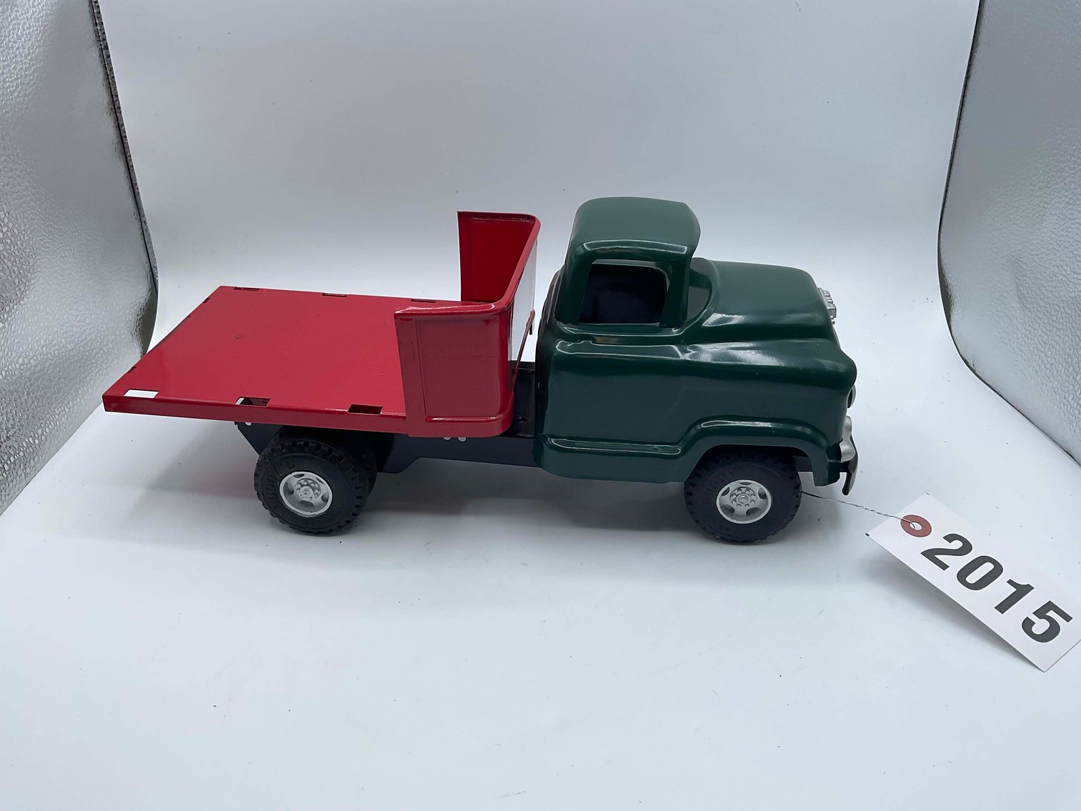 Image for Vintage Tin and Metal Toys and Handmade Knives Online Only Auction