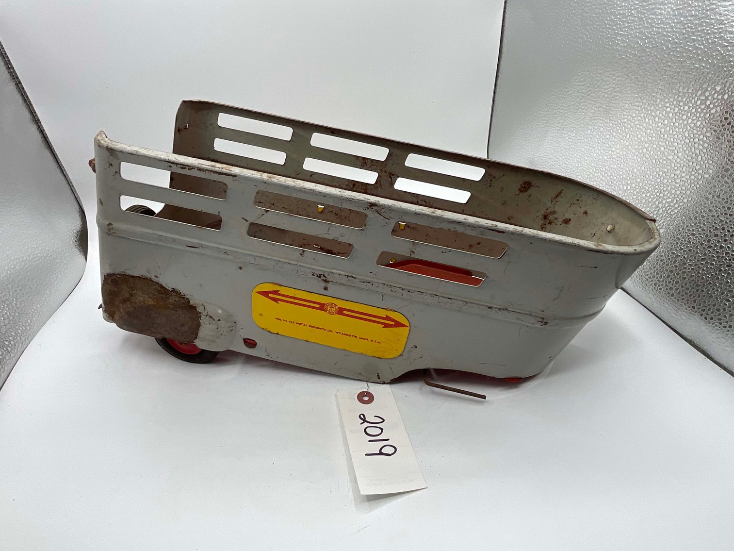 Image for Vintage Tin and Metal Toys and Handmade Knives Online Only Auction