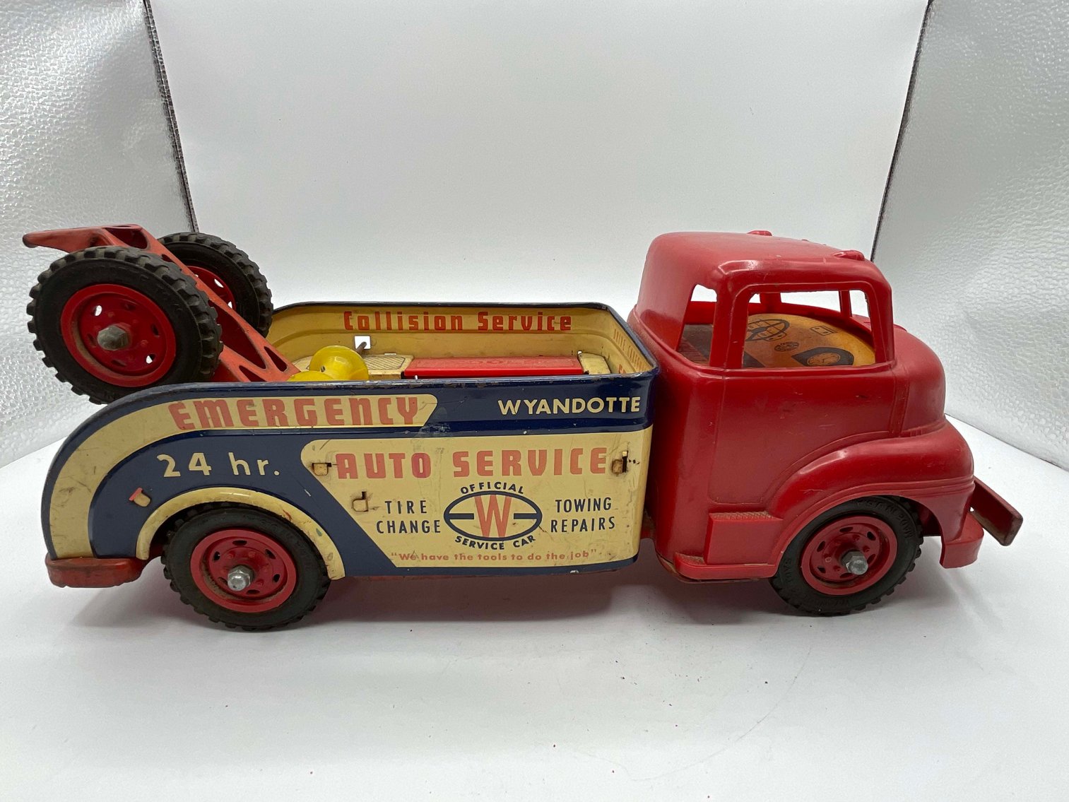 Image for Vintage Tin and Metal Toys and Handmade Knives Online Only Auction