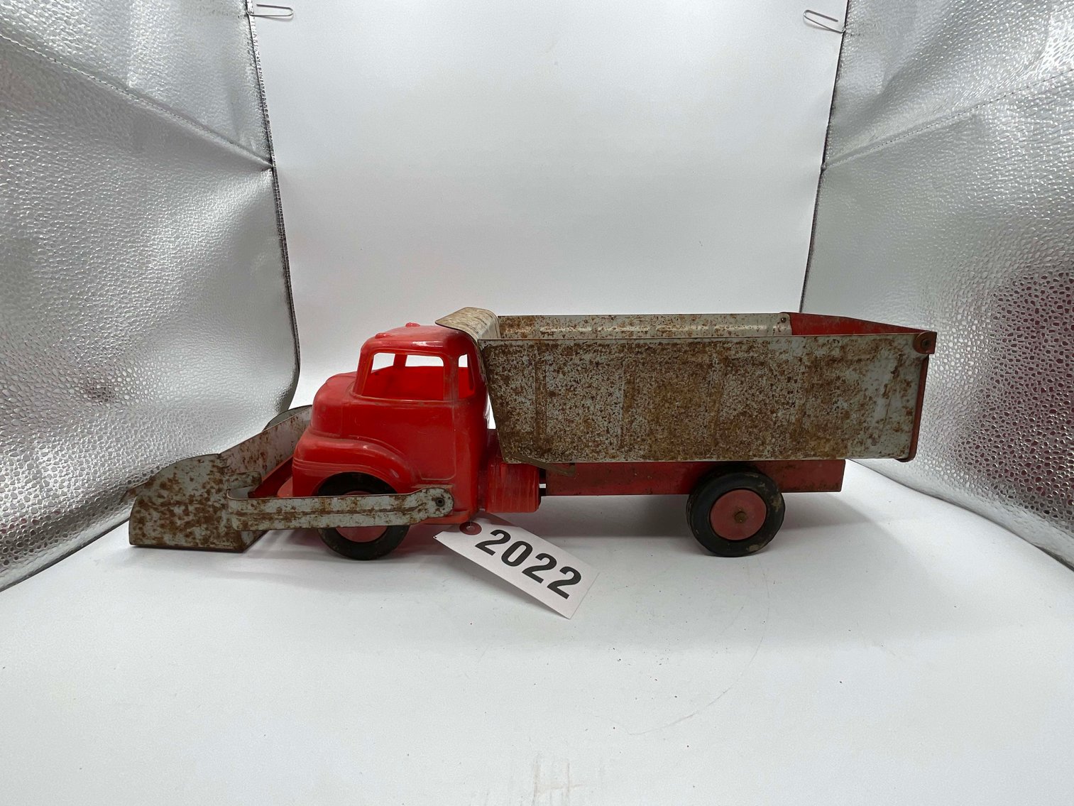 Image for Vintage Tin and Metal Toys and Handmade Knives Online Only Auction