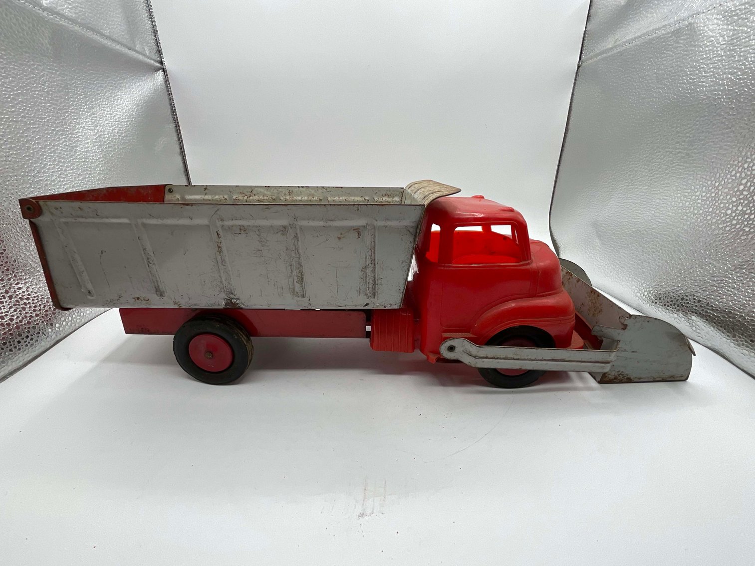 Image for Vintage Tin and Metal Toys and Handmade Knives Online Only Auction