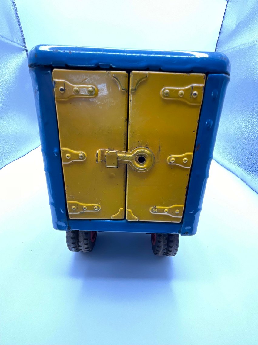 Image for Vintage Tin and Metal Toys and Handmade Knives Online Only Auction