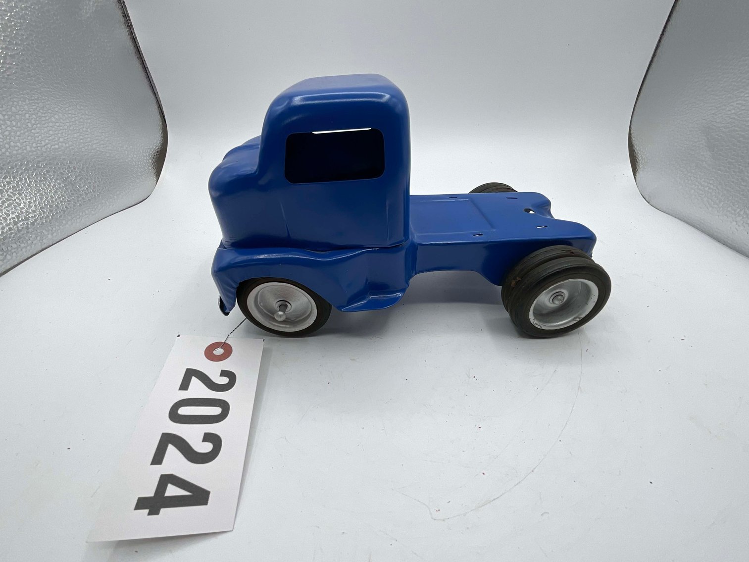 Image for Vintage Tin and Metal Toys and Handmade Knives Online Only Auction