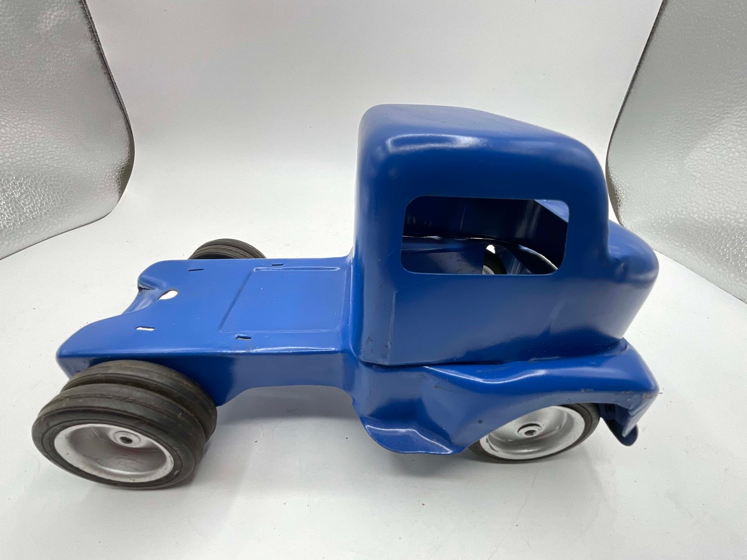 Image for Vintage Tin and Metal Toys and Handmade Knives Online Only Auction