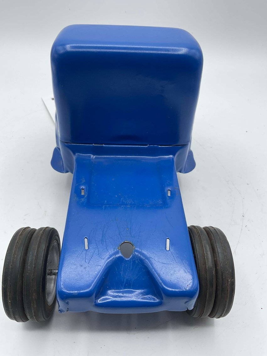 Image for Vintage Tin and Metal Toys and Handmade Knives Online Only Auction