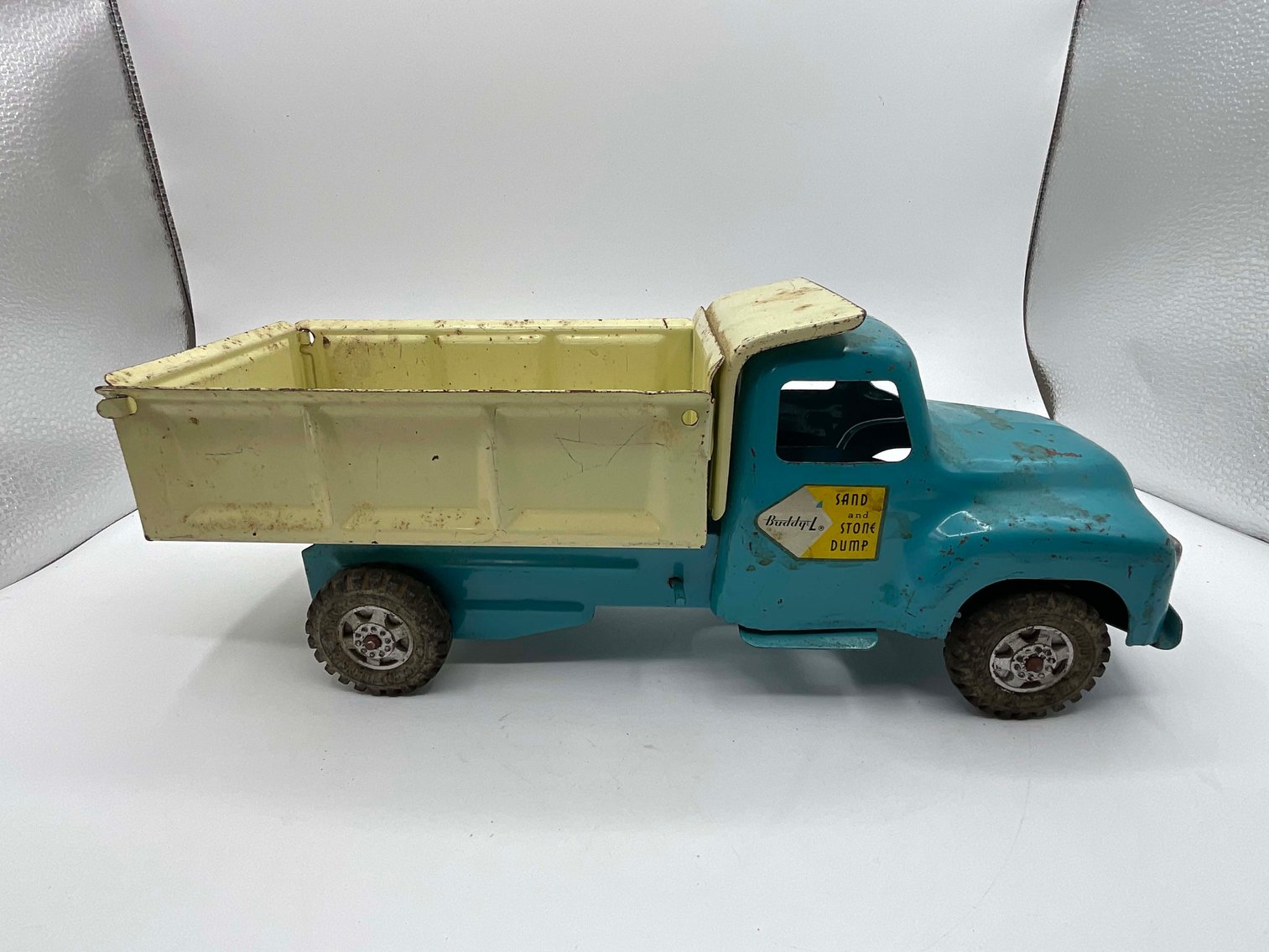 Image for Vintage Tin and Metal Toys and Handmade Knives Online Only Auction