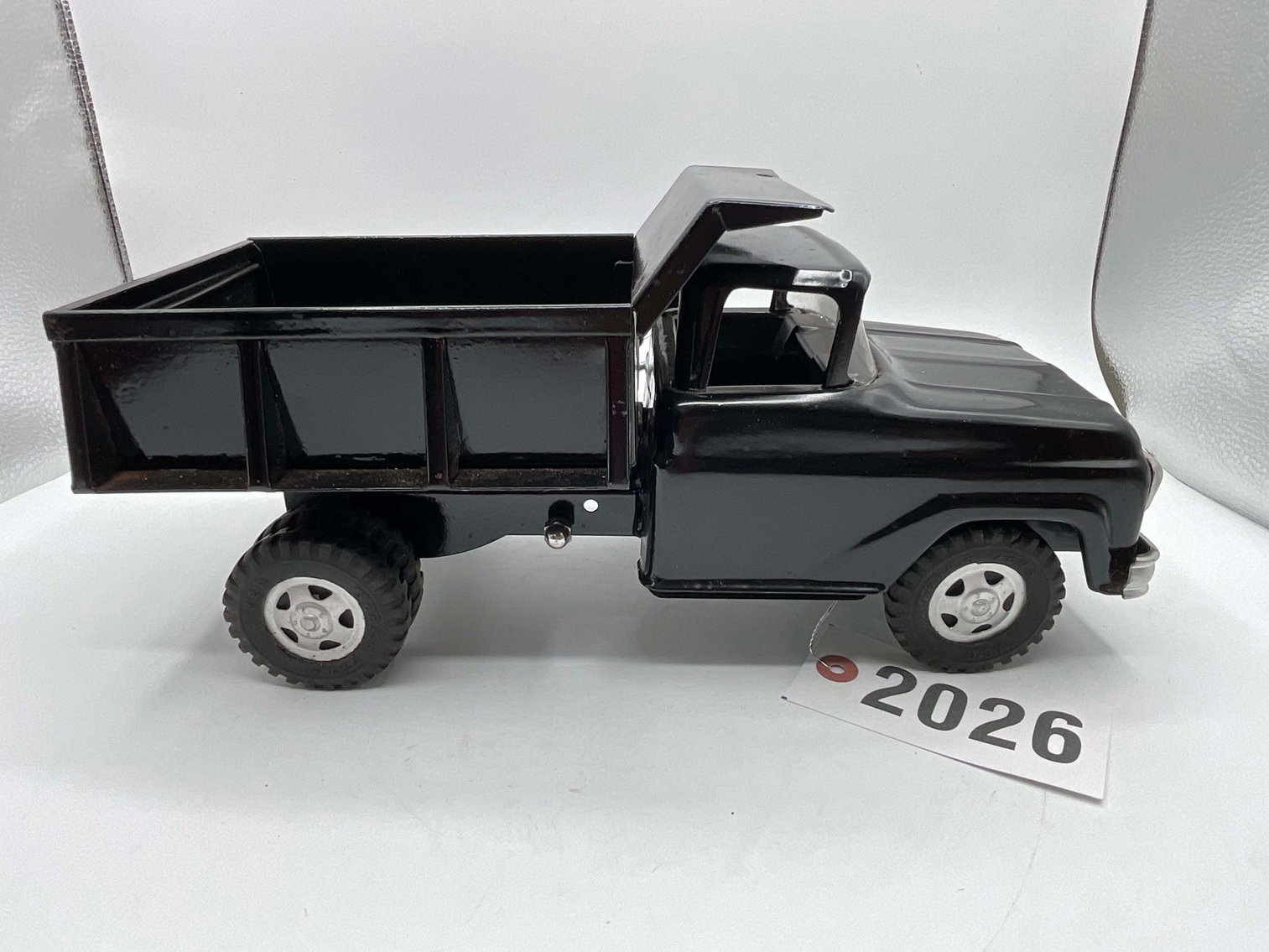 Image for Vintage Tin and Metal Toys and Handmade Knives Online Only Auction