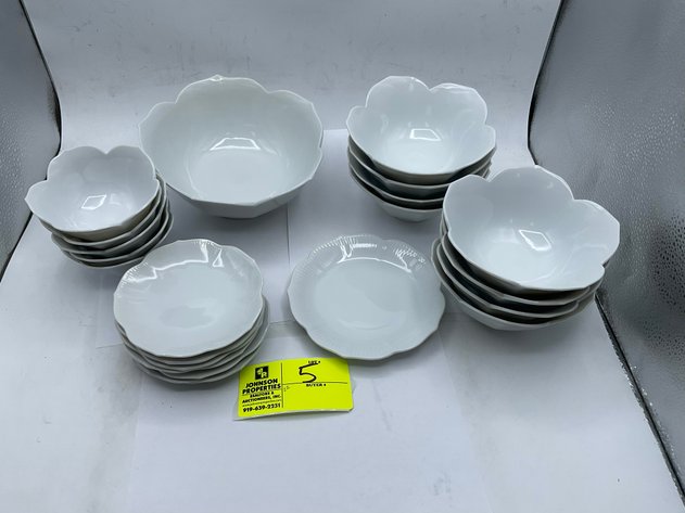 Image for Round 2 Huge Online Only Collectible, Vintage, Unique Glass and Ceramics Auction!