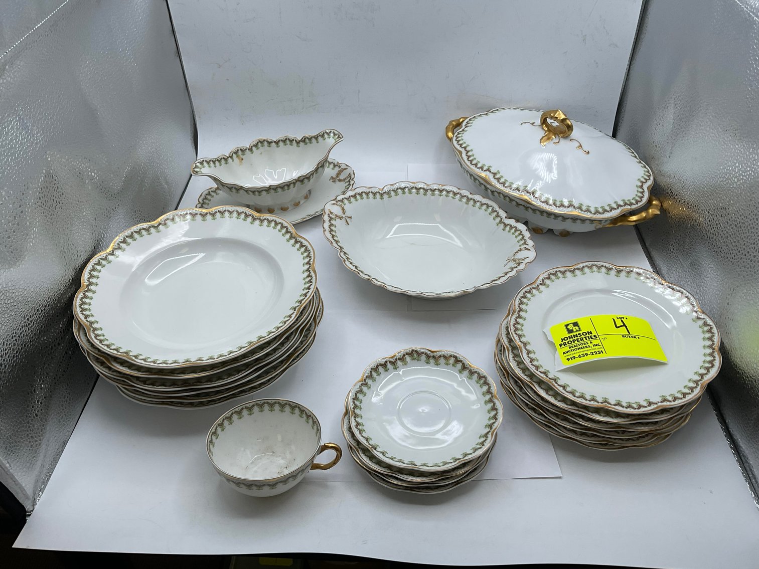 Image for Round 2 Huge Online Only Collectible, Vintage, Unique Glass and Ceramics Auction!