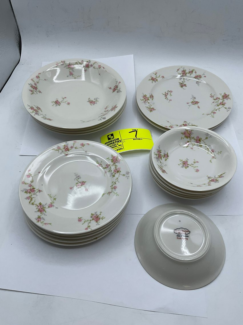 Image for Round 2 Huge Online Only Collectible, Vintage, Unique Glass and Ceramics Auction!