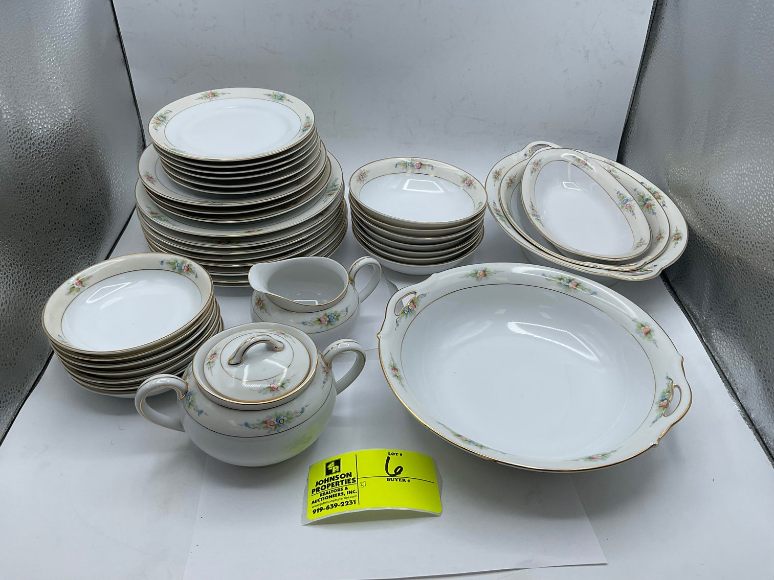Image for Round 2 Huge Online Only Collectible, Vintage, Unique Glass and Ceramics Auction!