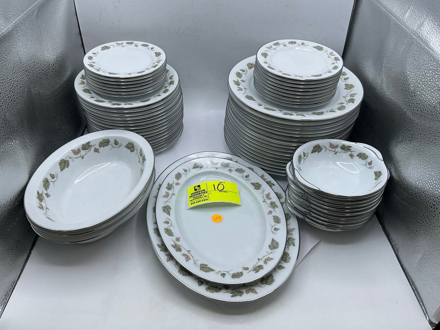 Image for Round 2 Huge Online Only Collectible, Vintage, Unique Glass and Ceramics Auction!