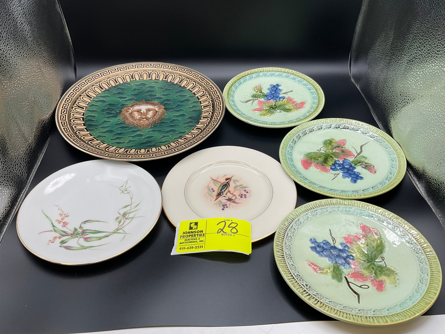 Image for Round 2 Huge Online Only Collectible, Vintage, Unique Glass and Ceramics Auction!