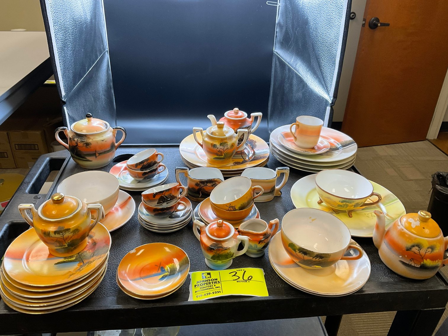 Image for Round 2 Huge Online Only Collectible, Vintage, Unique Glass and Ceramics Auction!