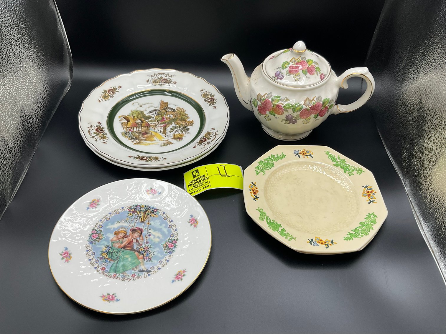 Image for Round 2 Huge Online Only Collectible, Vintage, Unique Glass and Ceramics Auction!