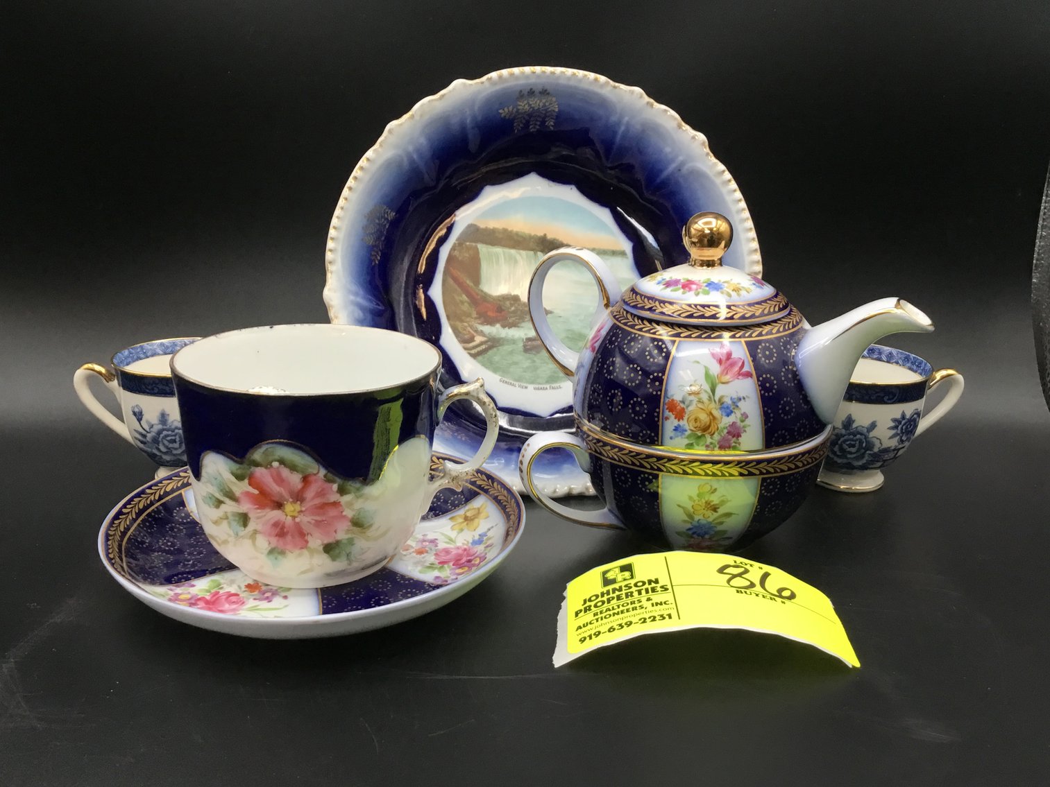 Image for Round 2 Huge Online Only Collectible, Vintage, Unique Glass and Ceramics Auction!