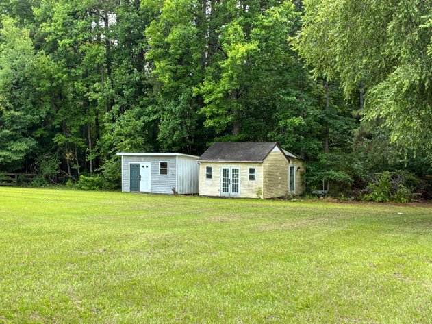 Image for Country Living Awaits – Happy Trails Simulcast Auction