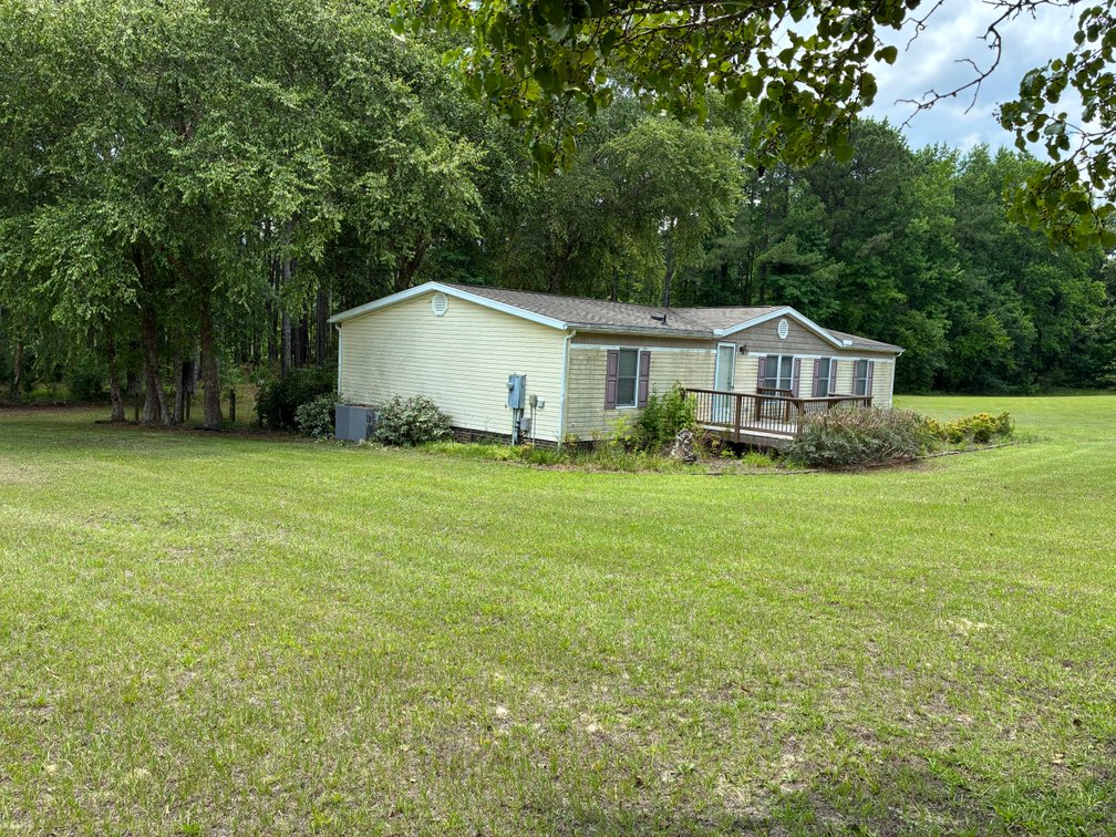 Image for Country Living Awaits – Happy Trails Simulcast Auction