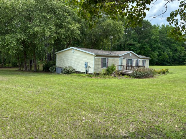Image for Country Living Awaits – Happy Trails Simulcast Auction