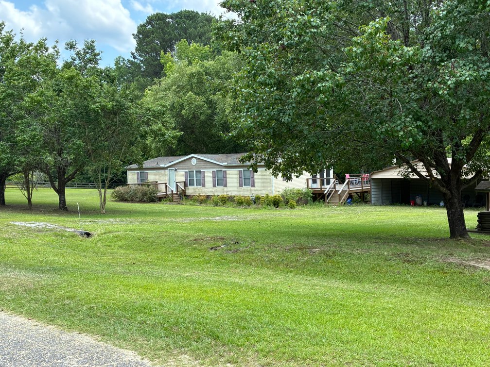 Image for Country Living Awaits – Happy Trails Simulcast Auction