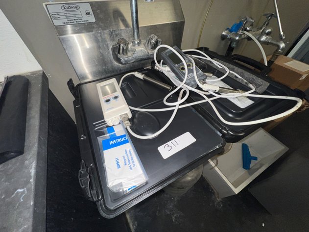 Image for (2) HANNA Instruments pH/Temp Meter