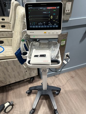 Image for MINDRAY ePM 10M Patient Monitor w/ Cart and Accessories