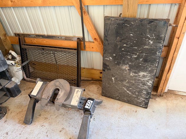 Image for COUNCIL 16k 5th Wheel Hitch, Tailgate and Grated Rails