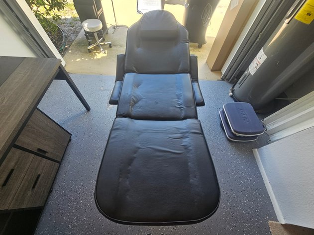 Image for Non-Electric Massage Table