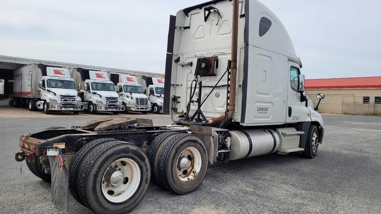 Image for Shreveport, LA: 2014 Freightliner Cascadia 125 Semi Truck Tractor - SELLING ABSOLUTE