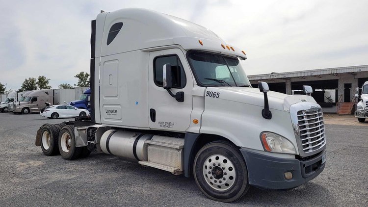 Image for Shreveport, LA: 2014 Freightliner Cascadia 125 Semi Truck Tractor - SELLING ABSOLUTE