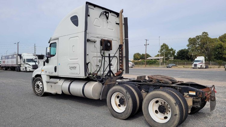 Image for Shreveport, LA: 2014 Freightliner Cascadia 125 Semi Truck Tractor - SELLING ABSOLUTE