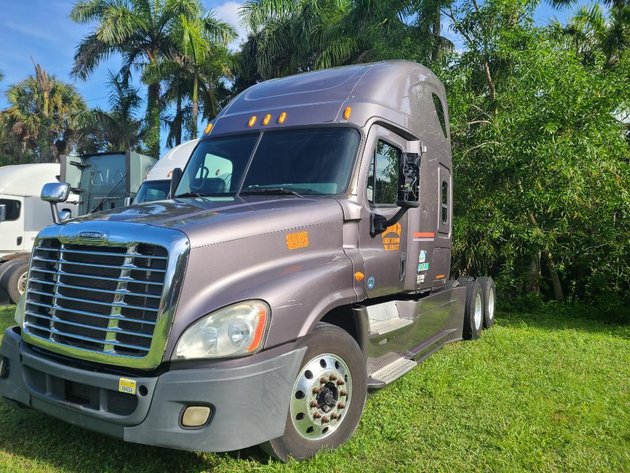 Image for Lake Worth, FL: 4 Freightliner Semi Tractors