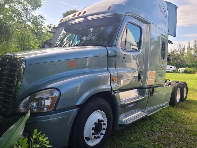 Image for Lake Worth, FL: 4 Freightliner Semi Tractors