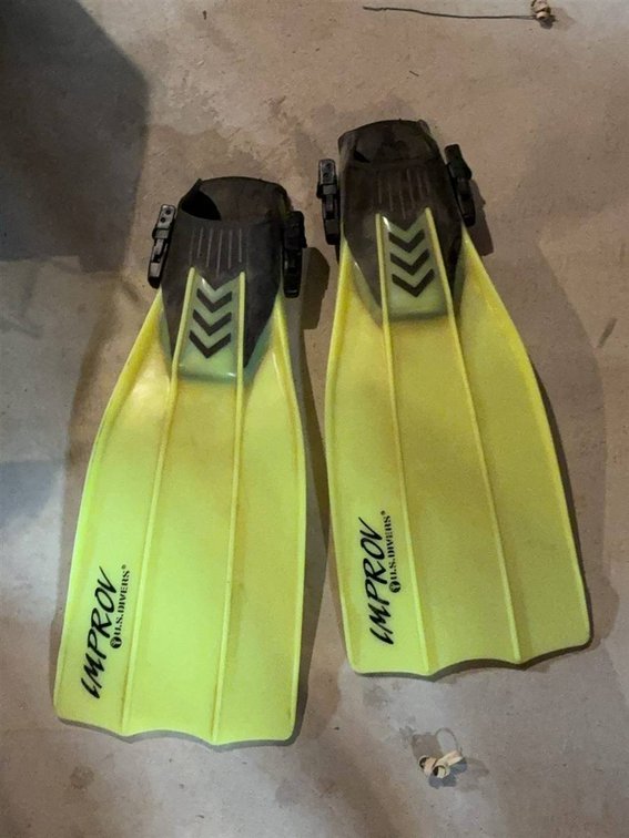 US Divers IMPROV Fins Medium Size Yellow Pair