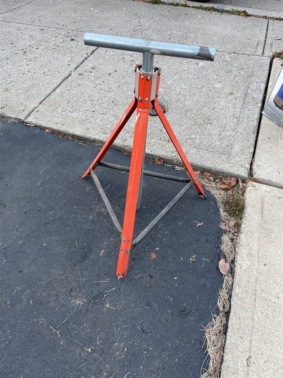 Adjustable Pipe Stand Extends 26 to 44 Inches