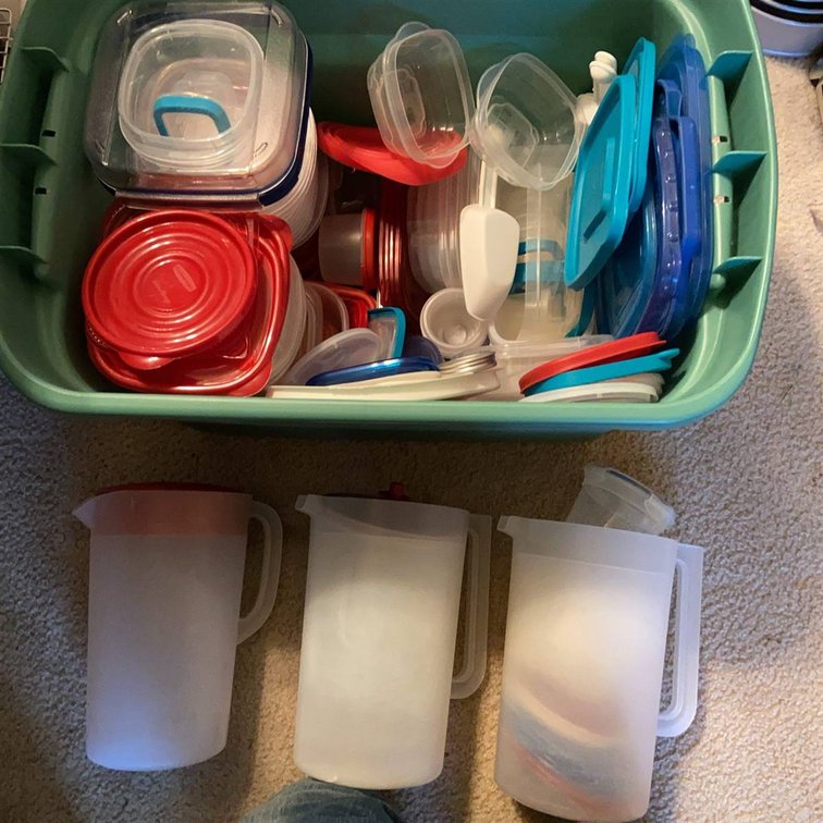 Plastic Food Storage Containers & Pitchers