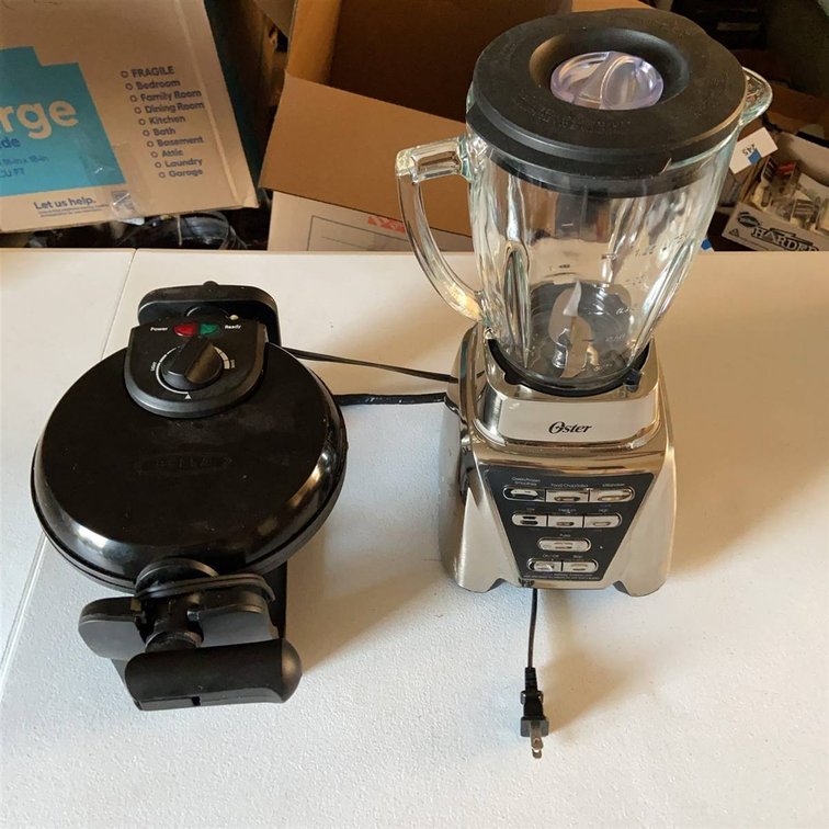 Oster Blender and BELLA Waffle Maker Set
